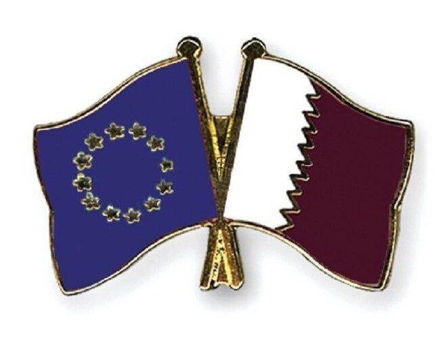 EU European Union & Qatar Flags Friendship Courtesy Enamel Lapel Pin Badge image 0