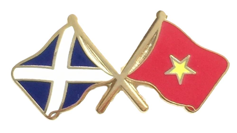 Scotland & Vietnam Flags Friendship Courtesy Enamel Lapel Pin Badge T1174 image 0
