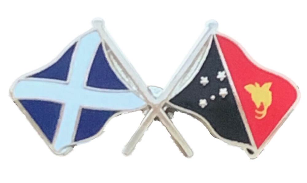 Scotland & Papua New Guinea Flags Friendship Courtesy Enamel Pin Badge T1205 image 0