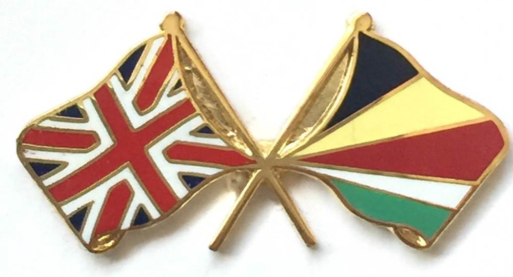 Great Britain & Seychelles Flags Friendship Courtesy Enamel Lapel Pin Badge image 0