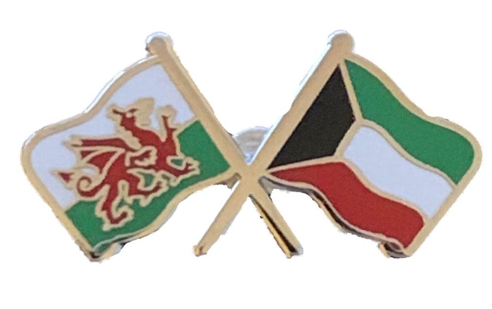 Wales & Kuwait Flags Friendship Courtesy Enamel Lapel Pin Badge  T727 image 2