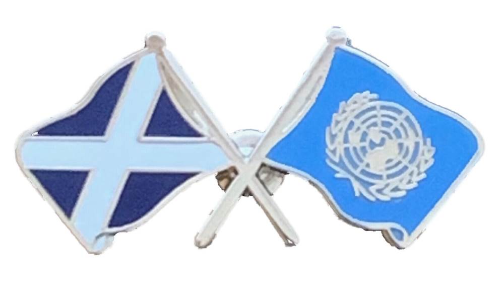 Scotland & United Nations Flags Friendship Courtesy Enamel Lapel Pin Badge T1228 image 0