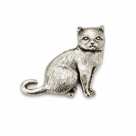 Pewter British Shorthair cat badge sitting with curled tail