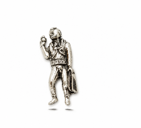 Pewter deep sea diver pin badge wearing traditional diving helmet and suit