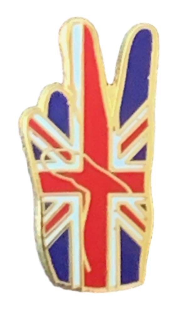 Union Jack Victory Salute V Sign Enamel lapel pin badge T842 image 0