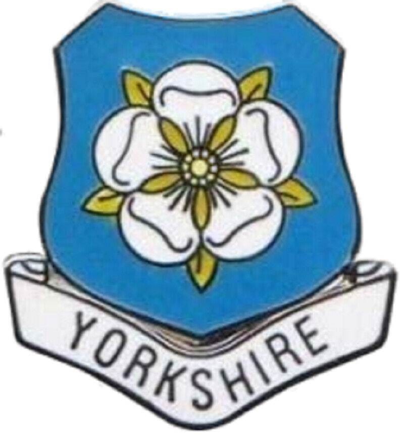 County of Yorkshire White Rose Quality enamel lapel pin badge T625 image 0