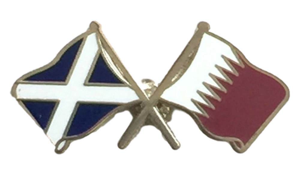 Scotland & Qatar Flags Friendship Courtesy Enamel Lapel Pin Badge T1123 image 0