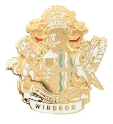 Windsor City Coat Of Arms Quality enamel lapel pin badge T607 image 0