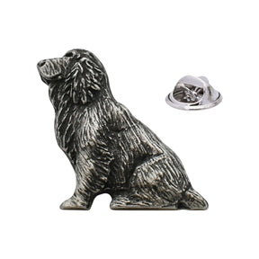 Antique silver-coloured seated spaniel dog lapel pin with detailed fur and butterfly fastening