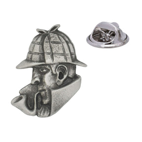 Antique silver-coloured Sherlock Holmes detective portrait lapel pin badge with deerstalker hat, pipe and butterfly clasp