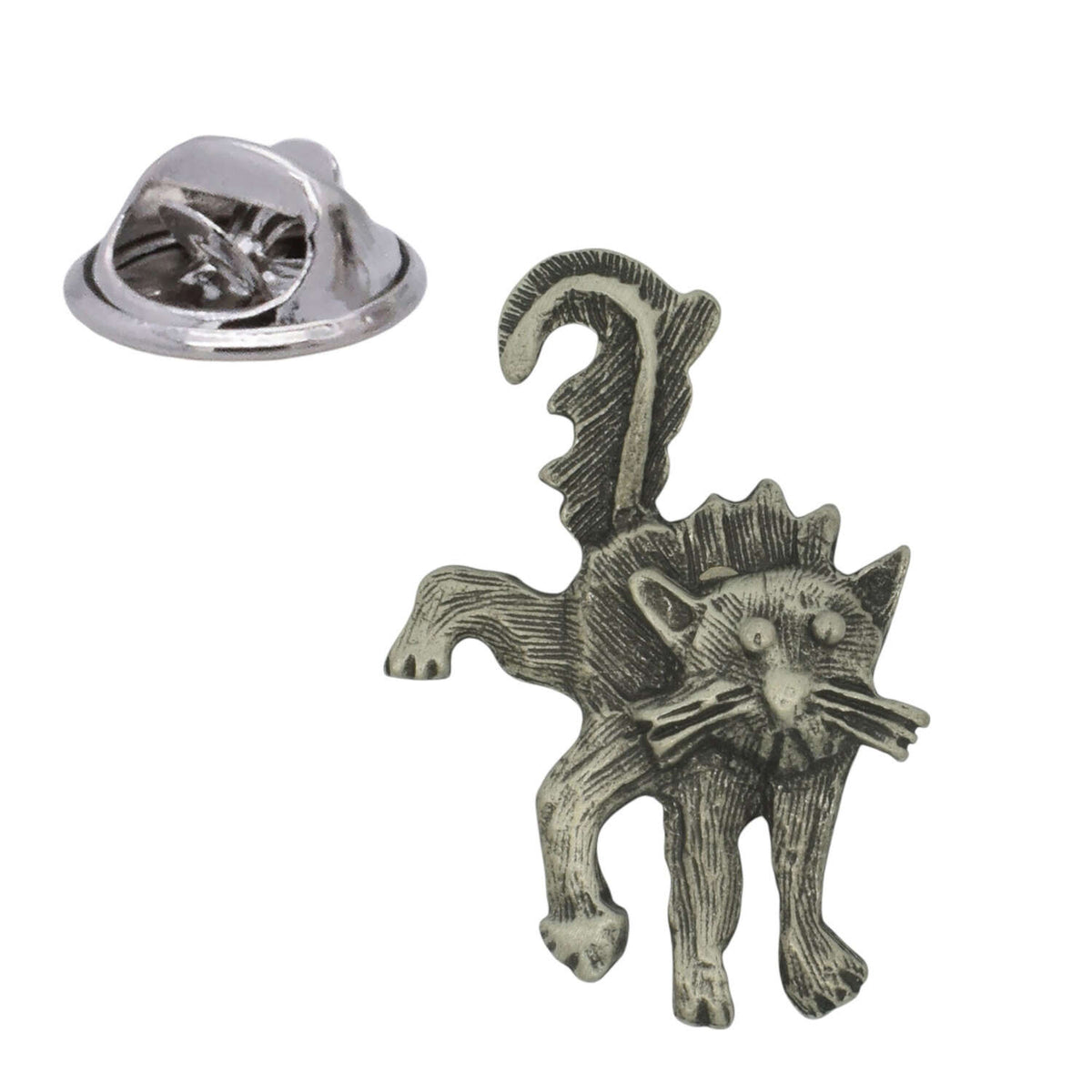Scaredy cat pewter lapel pin badge with arched back, raised tail and butterfly clasp